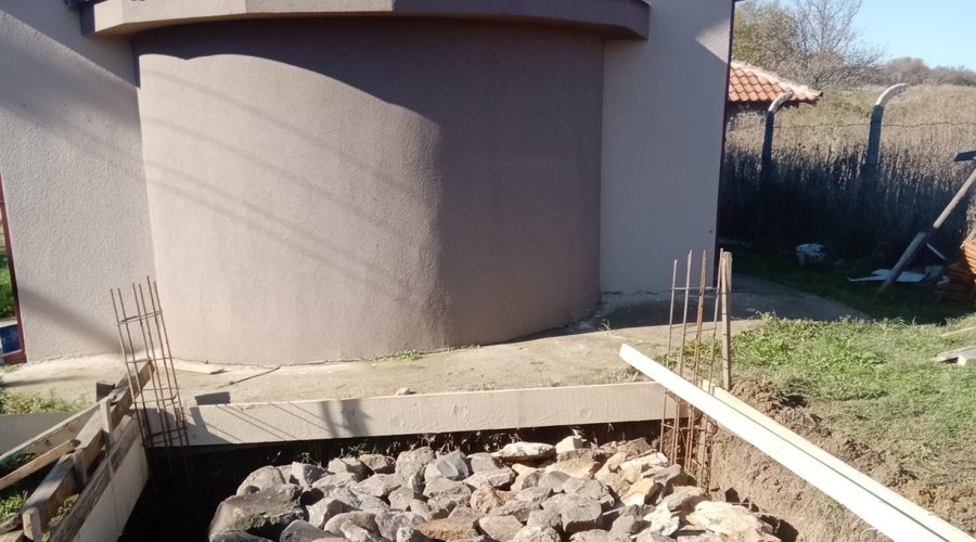 (ВИДЕО) Поставен камен темелник на камбанарија на црквата „Св. Троица“ во Рајчани