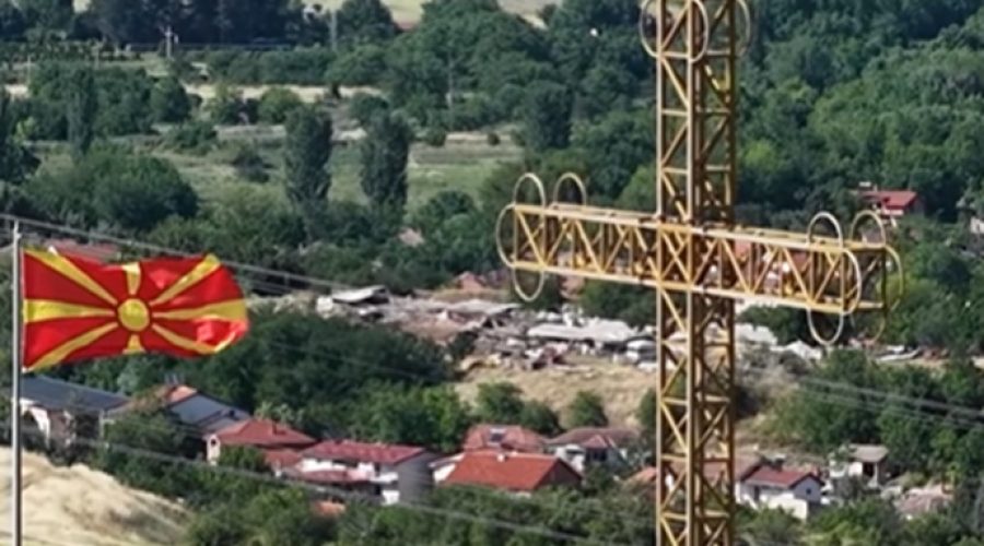 (ВИДЕО) Поставен крст висок 15 метри кој ќе биде заштитник на верата и заедништвото